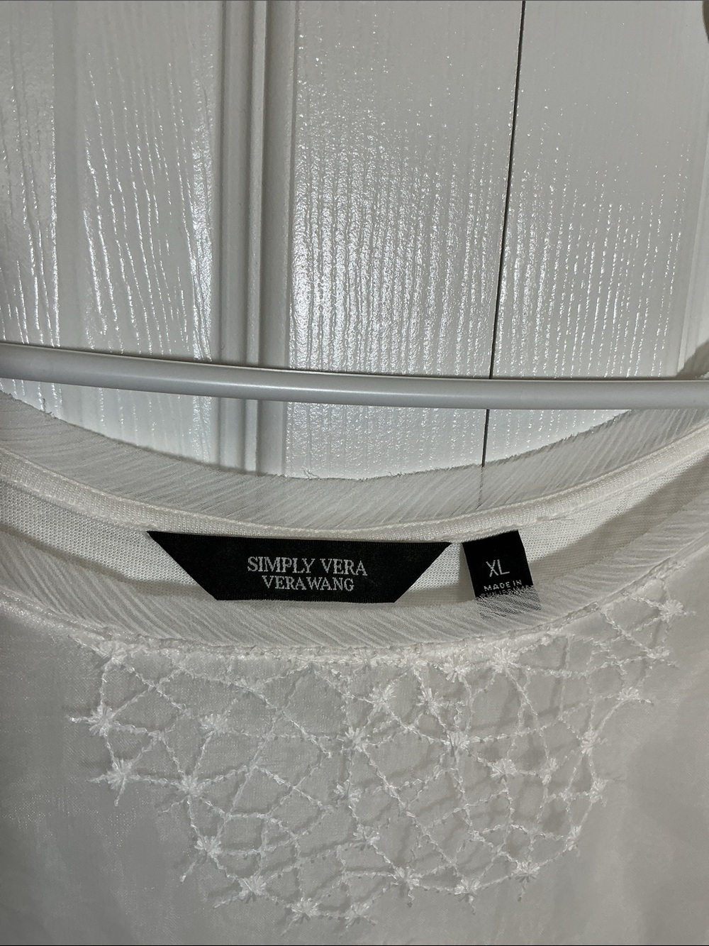 Simply Vera White Sleeveless Embroidered Tank - Picture 7 of 7